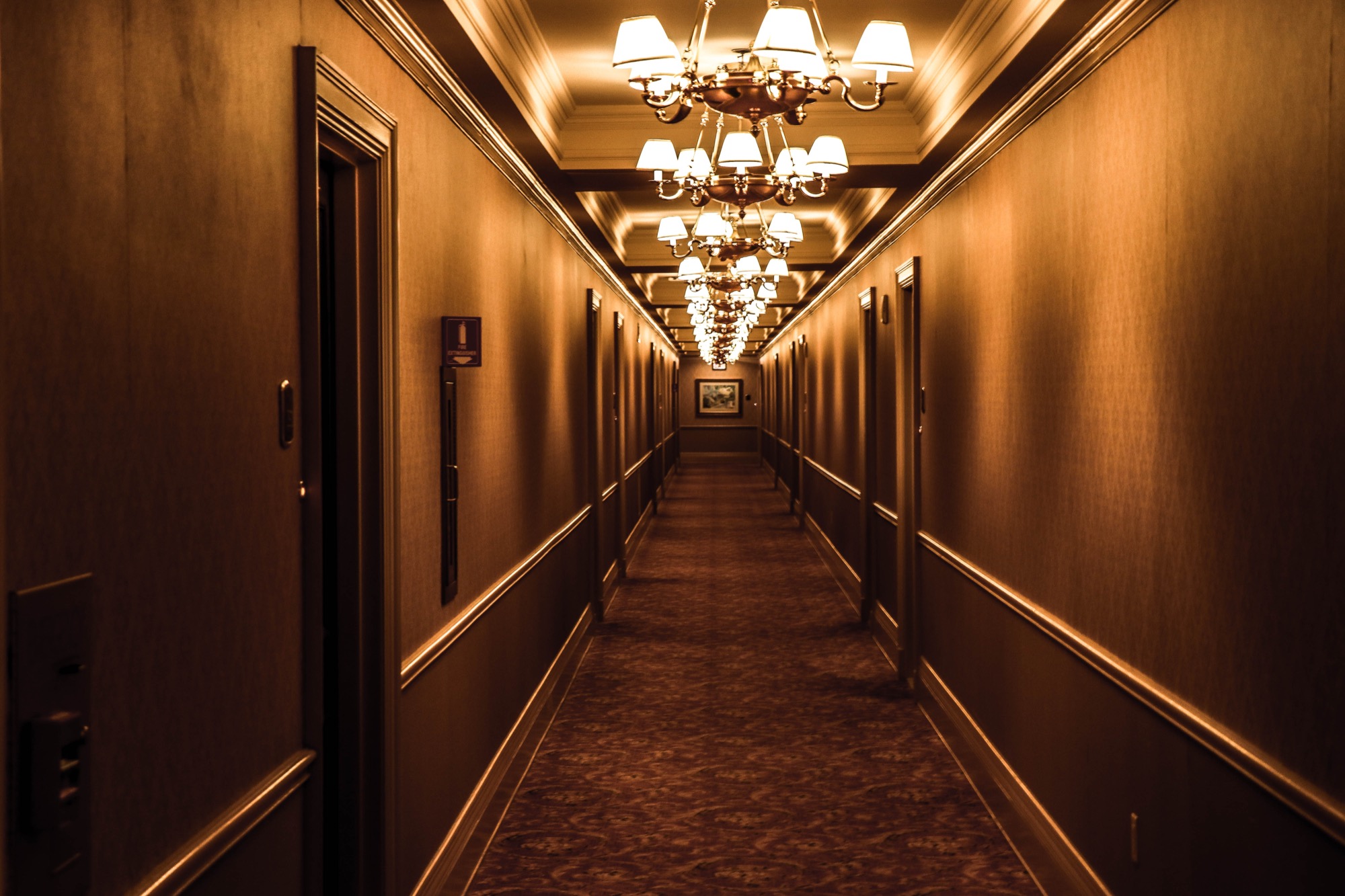 architecture-carpet-chandeliers